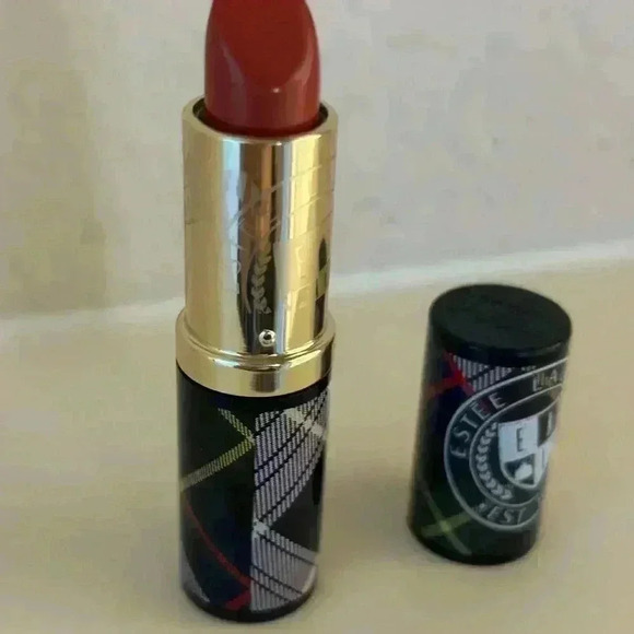 Estée Lauder Turn Heads Lipstick - Picture 3 of 3